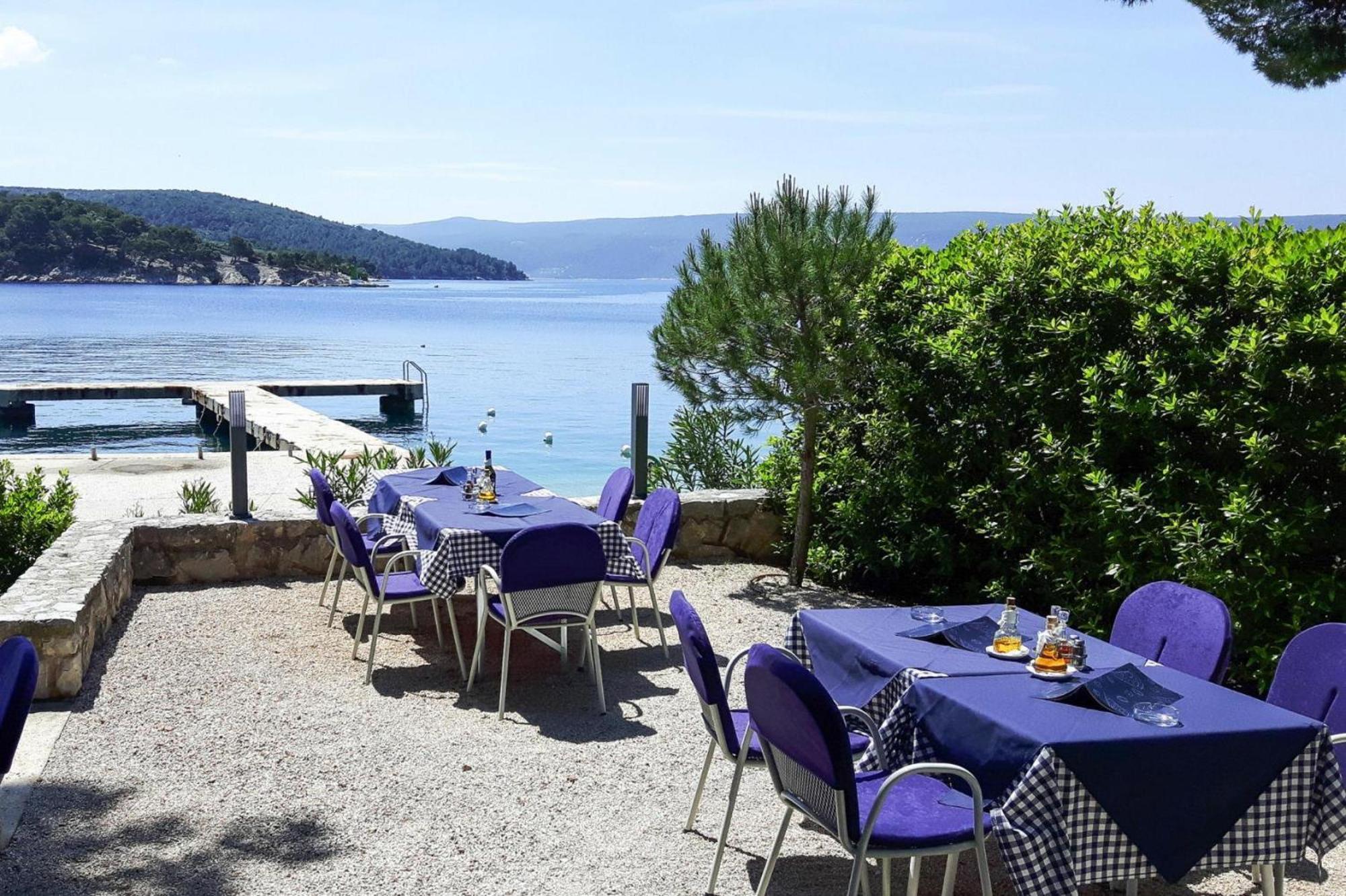 Mobile Homes In Camp Kovacine, Cres, With Long Pebble Beach Bagian luar foto