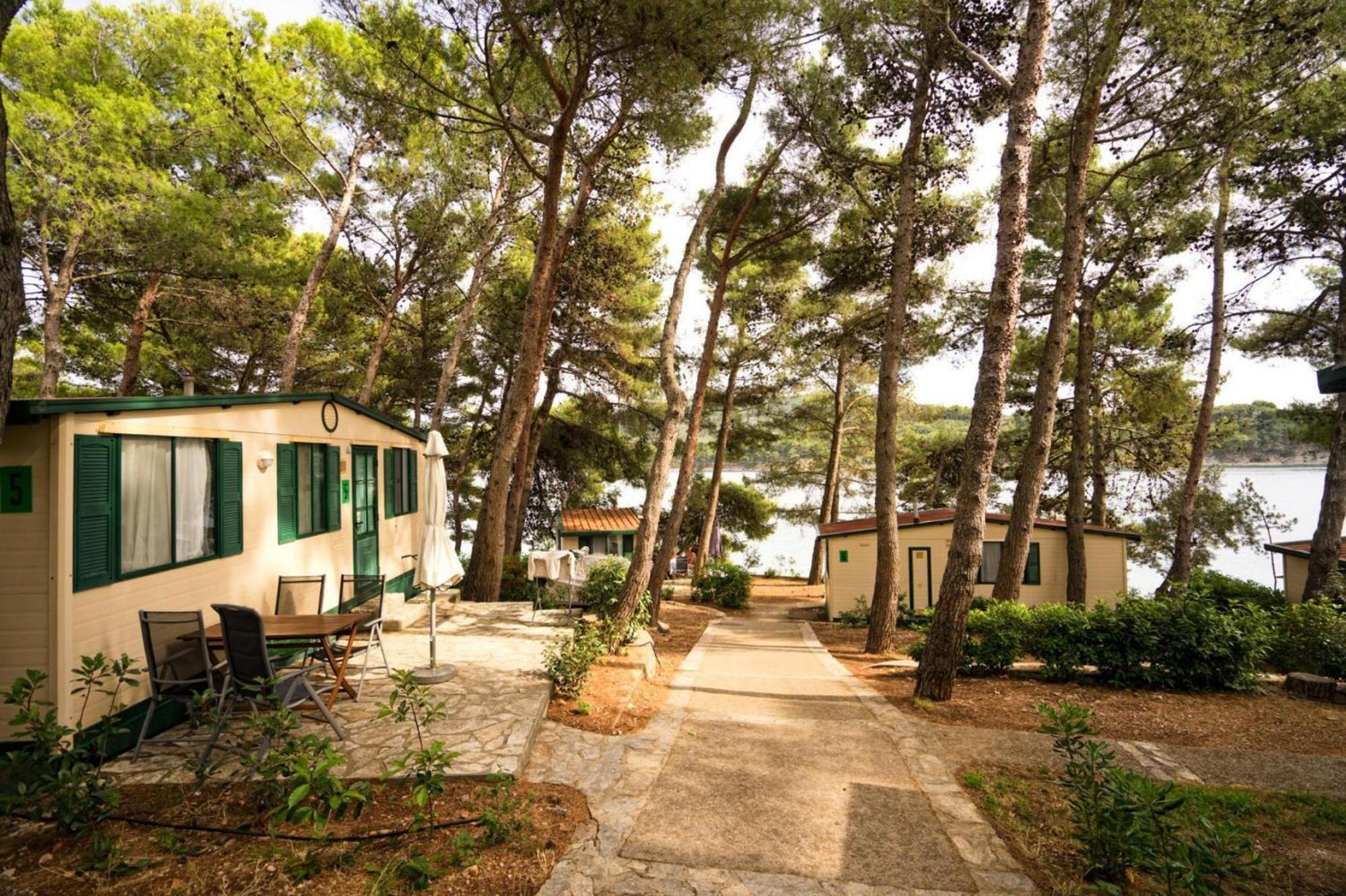 Mobile Homes In Camp Kovacine, Cres, With Long Pebble Beach Bagian luar foto